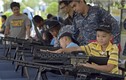 Xem trẻ em Thái Lan tập bắn súng điệu nghệ