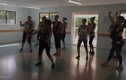 Lớp học nhảy siêu độc của các bà mẹ và em bé