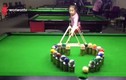 Cô bé “siêu nhân” đánh billiard bách phát bách trúng          