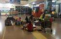 Hàng chục hành khách Vietnam Airlines vạ vật qua đêm ở sân bay