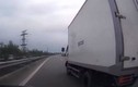 Phát hoảng xe tải đánh võng, nhấc hai bánh trên quốc lộ 