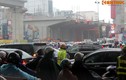 Người dân HN khổ sở đội mưa, vượt đường tắc ngày đầu tuần