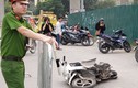 Clip: Khoảnh khắc nữ tài xế lái “xe điên” đâm hàng loạt xe máy