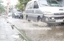 Con đường mưa cũng ngập, không mưa cũng ngập ở Hà Nội khiến dân bức xúc