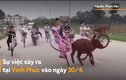Video: Nhóm thiếu niên đi xe đạp dàn hàng ngang, bốc đầu 