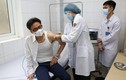 Hình ảnh Phó Thủ tướng Vũ Đức Đam tiêm thử nghiệm vắc-xin phòng COVID-19 