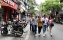 Vỉa hè tại khu phố cổ Hà Nội vẫn bị chiếm dụng nghiêm trọng