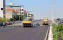 Cầu Vĩnh Tuy 2 tiếp tục trải thảm nhựa để chuẩn bị thông xe