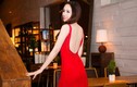 HH Mai Phương Thúy khoe lưng trần gợi cảm với váy đỏ