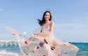 Angela Phương Trinh diện váy Cannes tung tăng dạo biển