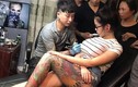 Thợ xăm té ghế vì ngực thiếu nữ phát nổ ngay trước mặt
