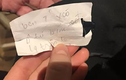 Mẩu giấy có chữ Việt trong túi quần bán ở Anh hé lộ sự hà khắc khó tin