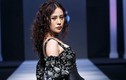 Phương Oanh tự tin catwalk sau ồn ào mặt cứng đơ vì dao kéo