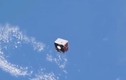 Video: Vật thể lạ trông như tủ quần áo bay lơ lửng trên tầng khí quyển