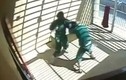 Gangster khét tiếng đánh nhau tay đôi với khủng bố trong nhà tù Úc