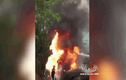 Video: Xe container bất ngờ bốc cháy ngùn ngụt trên quốc lộ 3 