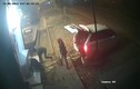 Video: Băng cướp táo tợn dùng ô tô kéo đổ cây ATM trong đêm