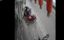 Video: Kẻ trộm bẻ khóa xe SH "nhanh như chớp" ở Hà Nội 