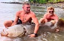Video: Hai thanh niên câu được cá mú nặng hơn 270kg