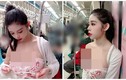 Hot girl siêu vòng 1 thản nhiên chỉnh áo ngực trên tàu điện