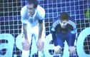 Messi và Godin bắt chước nhau... thở dốc siêu hài