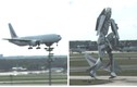 Video: Máy bay biến thành robot, chạy vội tìm nhà vệ sinh