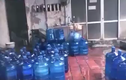 Sản xuất nước đóng chai cạnh kênh mương siêu bẩn ở Hà Nội