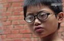Sự thật về cậu bé 11 tuổi cận 2.000 độ ở Trung Quốc