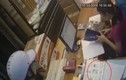 Nam trộm ảo thuật đánh cắp điện thoại trước mặt nhân viên