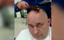 Cực dị người đàn ông trọc đầu đi cắt tóc 