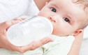 Thói quen pha sữa sai lầm của cha mẹ khiến trẻ suýt tử vong  