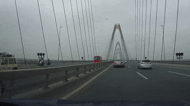 CSGT phủ nhận việc ra hiệu cho 5 ôtô đi ngược chiều cầu Nhật Tân