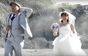 Cặp vợ chồng nhận "rổ gạch" khi chụp ảnh cưới cạnh vụ nổ