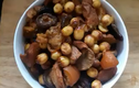 Cách nấu thịt chân giò om nấm, hạt sen thơm ngon đơn giản