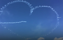 Video: Máy bay vẽ “mũi tên đâm xuyên tim” giữa trời