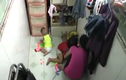 Video: Nhà siêu nhỏ 4 mét vuông 17 người sinh sống giữa Sài Gòn