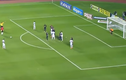 Video: Đã mắt những pha đá phạt thành bàn của thủ môn 