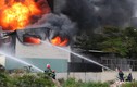 Cháy kinh hoàng sau tiếng nổ lớn, hàng trăm công nhân tháo chạy