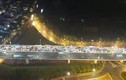 12 ô tô đâm liên hoàn trên cầu Nhật Tân gây tắc nghiêm trọng