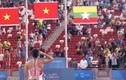 Màn chào cờ ấn tượng của VĐV nhảy cao Việt Nam