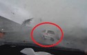 Vòi rồng trong siêu bão Soudelor cuốn bay ôtô ở Đài Loan