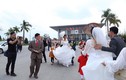 Cuộc “đụng độ” giữa hai đám cưới và hành động đặc biệt của cô dâu - chú rể