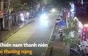Video: Nam thanh niên lao thẳng xe máy vào đầu ô tô trong đêm