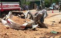 Video: Khoảng khắc xe “hổ vồ” đè bẹp Toyota Vios, 3 người chết