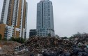 “Núi rác” thải bốc mùi hôi thối nằm trong bãi giữ xe "khủng" giữa quận Cầu Giấy