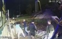 Video: 2 nhà xe giành khách, đánh nhau kinh hoàng