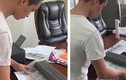 Nhóm trai trẻ sản xuất tiền giả bằng máy photo màu và ép plastic
