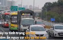 Video: Bất chấp biển cấm ô tô vẫn quay đầu trên cầu Thăng Long