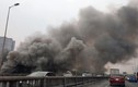 Cháy lớn ở chợ Xanh Linh Đàm, cột khói bốc cao hàng trăm mét