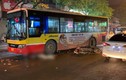 Xe buýt va chạm với xe máy khiến 1 người tử vong